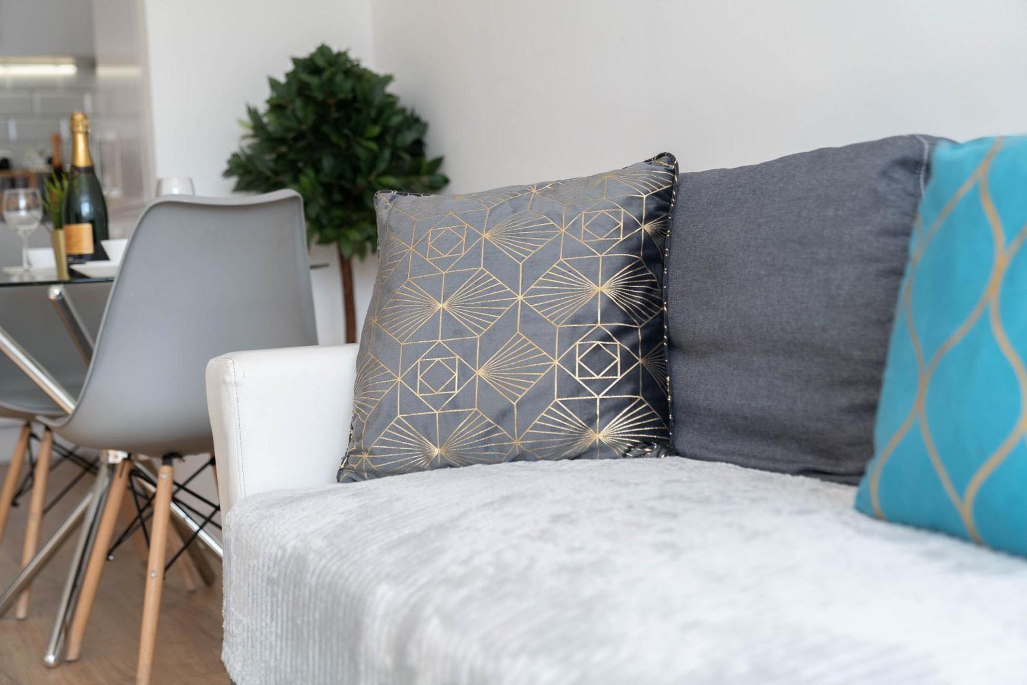 Luxury - Centre - Netflix & Wifi - 411h Apartment
